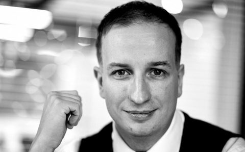 Jacek Krzywania, radca prawny i szef zespołu prawników kancelarii Czapczyński. Ukończył prawo na Uniwersytecie im. Adama Mickiewicza w Poznaniu oraz aplikację radcowską przy OIRP w Poznaniu w 2013 r. Od 2014 r. doradza przedsiębiorcom w zakresie prawa handlowego, gospodarczego i prawa pracy, specjalizując się w negocjacjach i opiniowaniu umów, a także w pozasądowym rozwiązywaniu sporów.