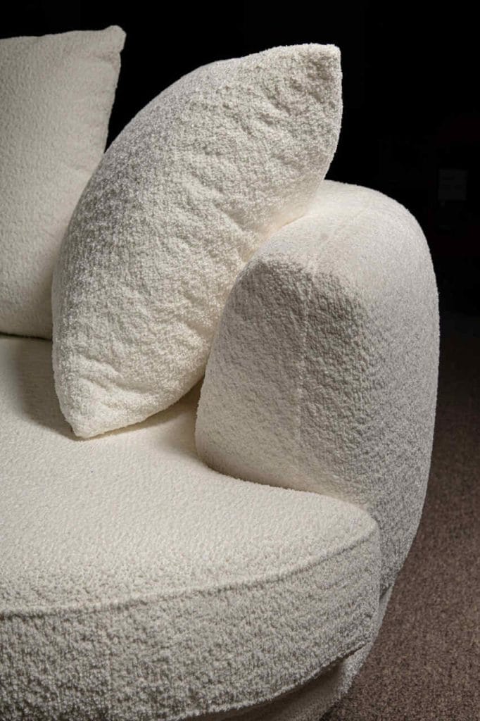 Drugie życie plastiku, czyli „Abriamo” firmy Lech Fabrics. „Abriamo” to przykład tkaniny z recyklingu, która nie ustępuje tradycyjnym materiałom.