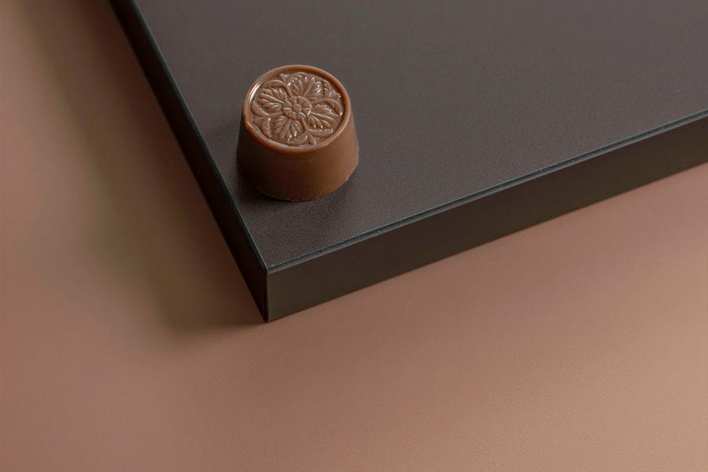 Niemann - płyty w nowych kolorach Mocha Mousse 8868M i Brązowy Czekoladowy 8867M - Vision Mat Metalik