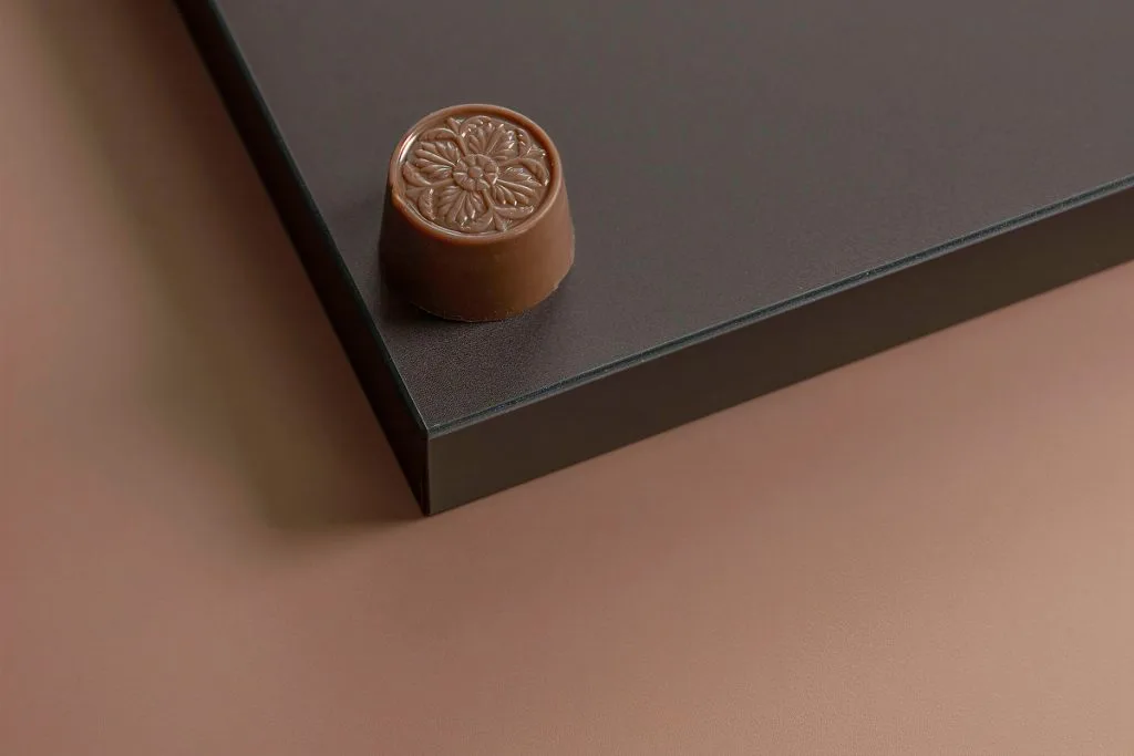 Niemann - płyty w nowych kolorach Mocha Mousse 8868M i Brązowy Czekoladowy 8867M - Vision Mat Metalik