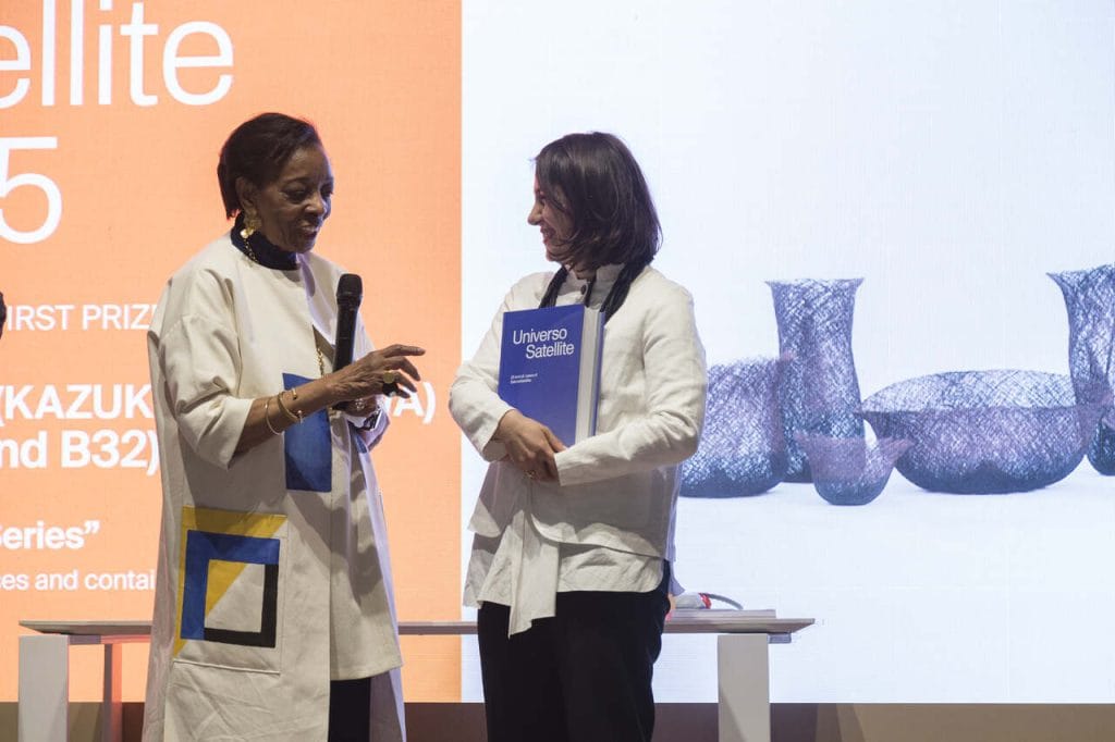 Od lewej: Marva Griffin Wilshire, założycielka i kuratorka SaloneSatellite i Maria Porro, prezeska Salone del Mobile.Milano – dwie kobiety, które kreują uniwersum SaloneSatellite. Fot. Ludovica Mangini | Salone del Mobile.Milano.