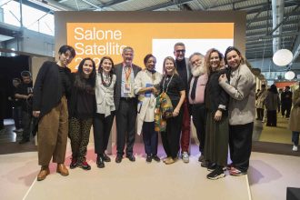 Finał SaloneSatellite Award zgromadził wiele ważnych dla targów w Mediolanie osobistości, na czele z Marią Porro, prezeską Salone del Mobile.Milano. Fot. Ludovica Mangini | Salone del Mobile.Milano.