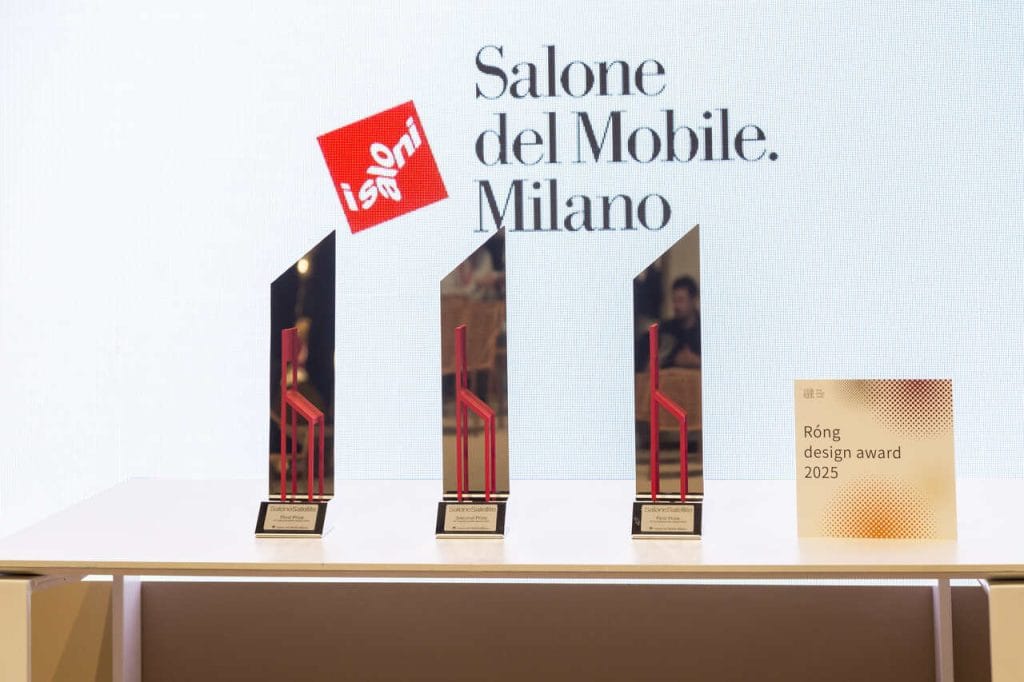 Statuetki SaloneSatellite Award czekają na laureatów. Fot. Ludovica Mangini | Salone del Mobile.Milano.