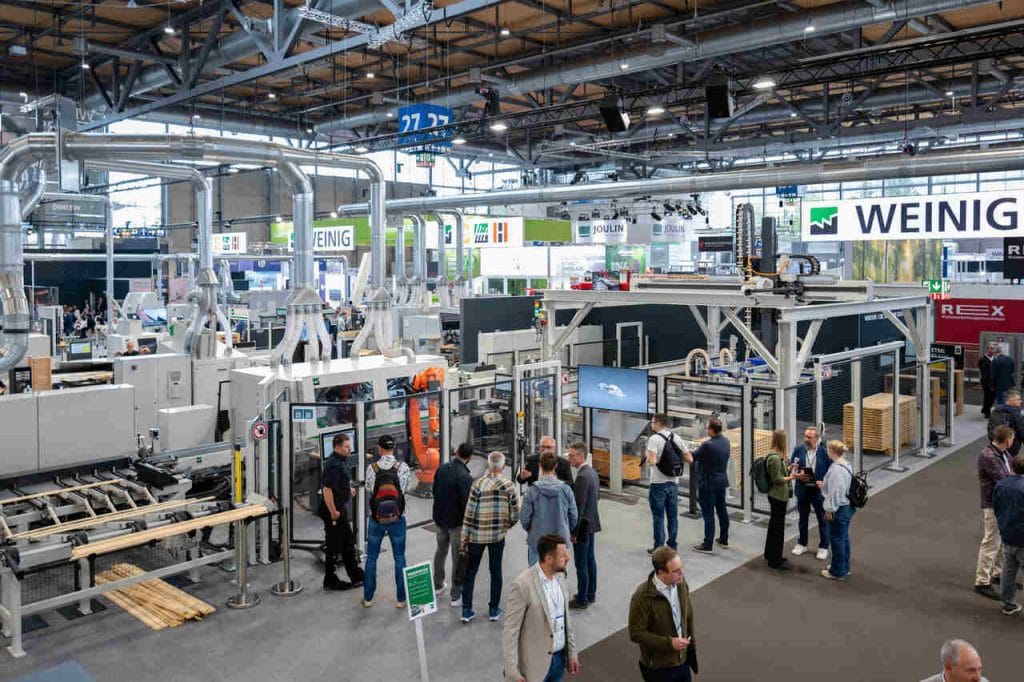 WEINIG zaprosił na ekspozycję o powierzchni 5 tys. m², gdzie zwiedzający mogli doświadczyć obróbki drewna. Szczególną atrakcją była instalacja na dużą skalę: wysokowydajny system cięcia poprzecznego z licznymi innowacjami. 