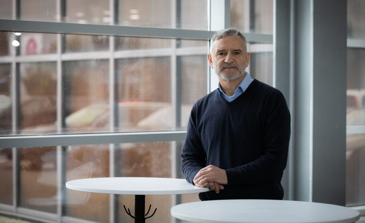 Wiesław Michalak, autor książki „Słownik meblarski. Materiałoznawstwo nie tylko dla profesjonalistów”.