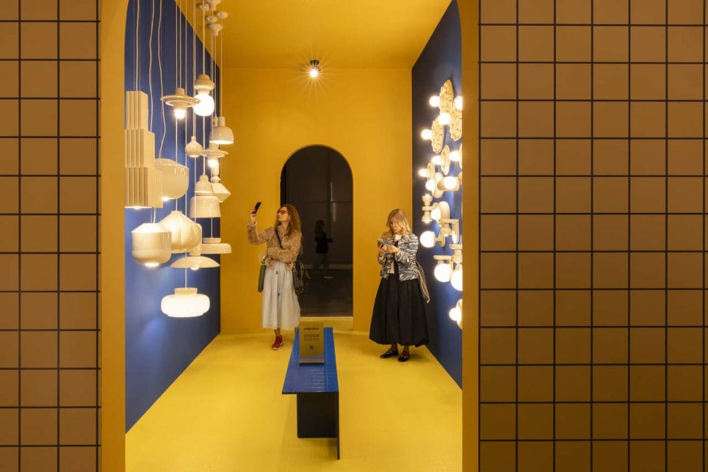 Podczas oświetleniowego biennale w Mediolanie marka Ferroluce zaprezentowała się w zupełnie nowej, jeszcze odważniejszej odsłonie. Fot. Diego Ravier / Salone del Mobile.Milano.