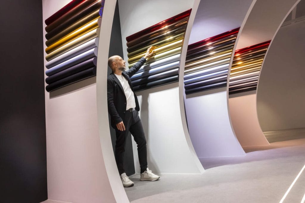 Światło jako immersyjne doświadczenie, nie tylko wizualne, ale także dotykowe i fizyczne – taka była idea stoiska Imoon na targach Euroluce. Fot. Diego Ravier / Salone del Mobile.Milano.