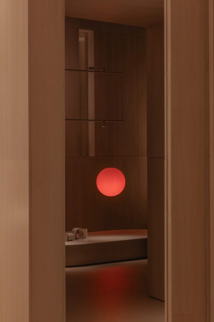 Wszechstronność systemu Circus, który dla marki Vibia zaprojektował Antoni Arola, pozwala na elastyczne oświetlenie przez cały dzień, zapewniając emocjonalne, wciągające doznania.