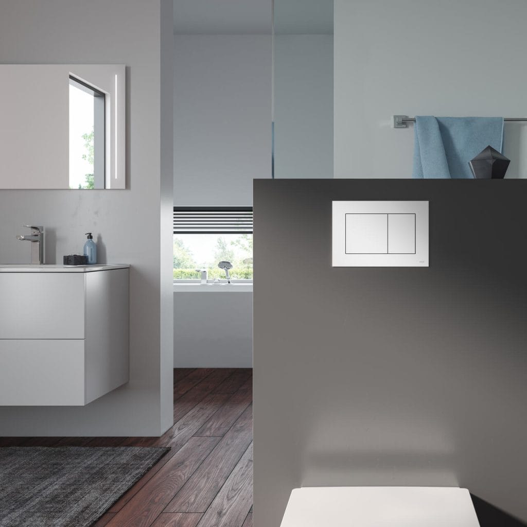 Srebro koloidalne znajduje zastosowanie w wielu obszarach życia. Odgrywa przy tym ważną rolę – jego aktywne jony likwidują bowiem ponad 99% bakterii, grzybów, wirusów i pleśni. Wykorzystując tę wiedzę oraz doświadczenie, producenci oferują rozwiązania spełniające najwyższe wymogi higieniczno-sanitarne. Przykładem jest przycisk spłukujący TECEnow w wariancie biały antybakteryjny. Do wykorzystywanego w procesie produkcji tworzywa dodane zostały aktywne jony srebra odpowiedzialne za hamowanie rozwoju drobnoustrojów. Ich gęste rozmieszczenie w całej masie surowca skutecznie przyczynia się do ochrony przed bakteriami przez cały okres użytkowania przycisków. Właściwość ta jest szczególnie istotna w sytuacjach, kiedy z łazienki korzysta wiele osób lub dzieci, które mają niższą odporność organizmu niż osoby dorosłe. Obecność jonów srebra powoduje, że nie ma potrzeby stosowania silnych środków dezynfekcyjnych.