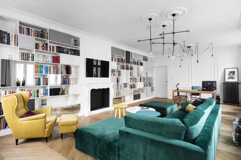 Wnętrze salonu (kuchnia jest osobnym pomieszczeniem). Projekt: arch. Anna Maria Sokołowska, Pracownia Projektowa Dragon Art. Fot. Fotomohito.