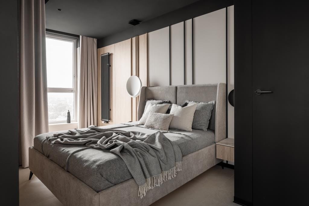Czerń we wnętrzu sypialni. Lokalizacja: Sea Towers, Gdynia. Projekt: arch. Anna Maria Sokołowska, Pracownia Projektowa Dragon Art. Fot. Katarzyna Seliga-Wróblewska, Marcin Wróblewski; Fotomohito.