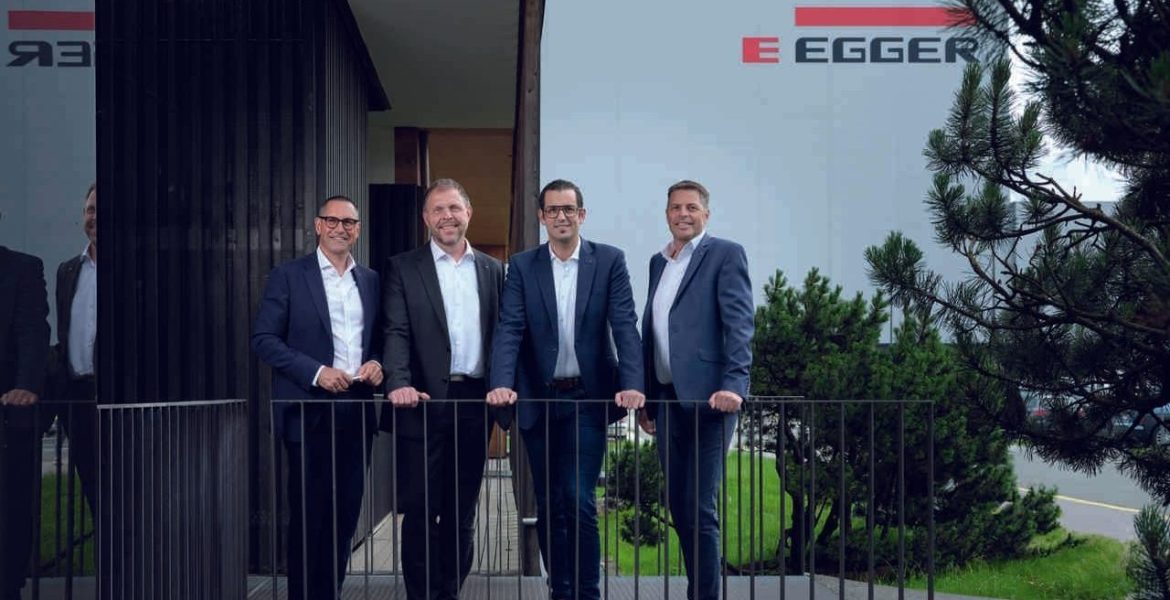 Zarząd Grupy EGGER przedstawia wyniki roczne (od lewej): Thomas Leissing, Frank Bölling, Michael Egger Jr. oraz Hannes Mitterweissacher.