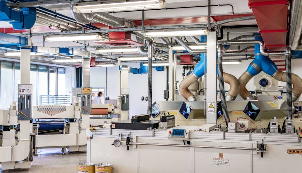 W centrum technologii aplikacyjnych ADLER można odtworzyć wszystkie powszechnie stosowane procesy przemysłowe - począwszy od metody roll-to-roll aż po utwardzanie ekscymerowe i wiązką elektronów. (Fot. ADLER)