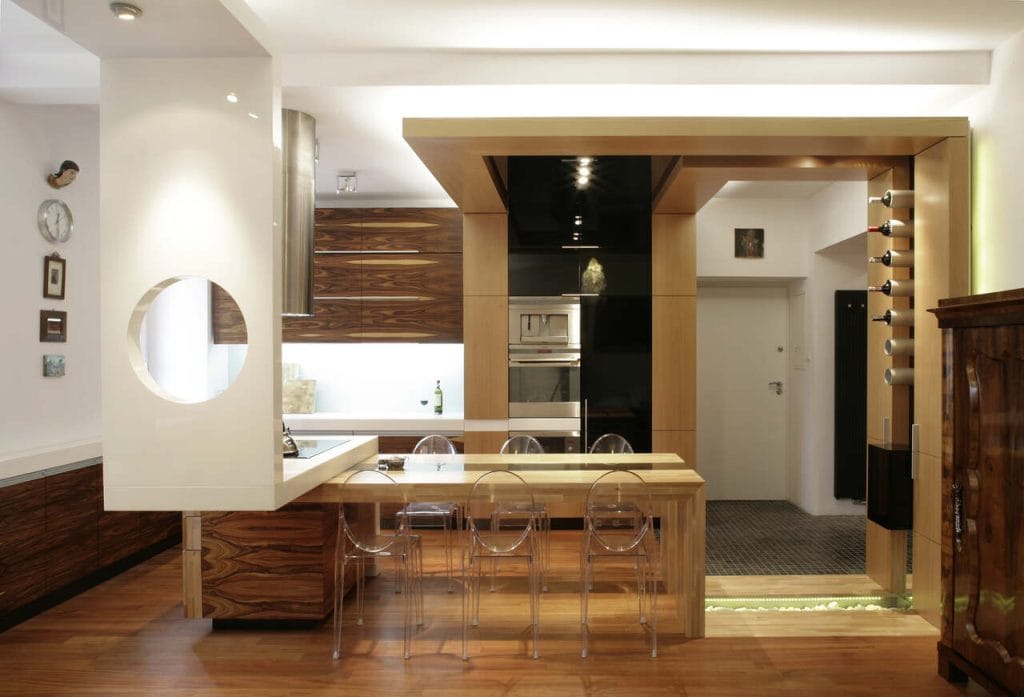 Strefa dzienna w mieszkaniu w starej kamienicy w centrum Warszawy. Pow. ok. 50 m2. Projekt z roku 2008.