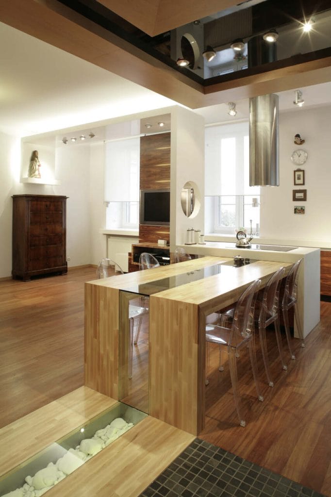 Kuchnia/jadalnia w mieszkaniu w starej kamienicy w centrum Warszawy. Pow. ok. 50 m2. Projekt z roku 2008.