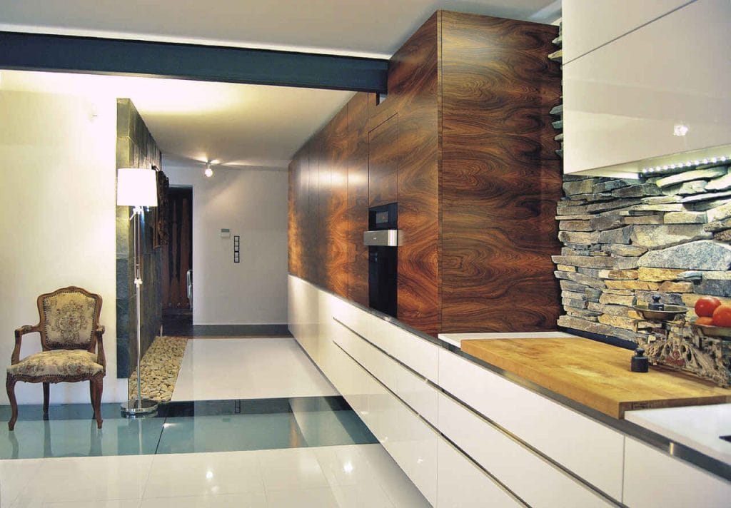 Kuchnia/hall wejściowy w domu jednorodzinnym w okolicach Krakowa. Pow. ok. 50 m2. Projekt z roku 2008.