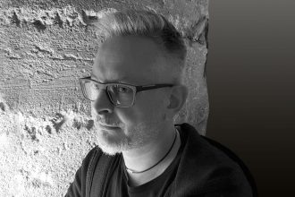 Arch. wnętrz Michał Swałtek, właściciel i główny projektant w firmie Swałtek Design Studio.