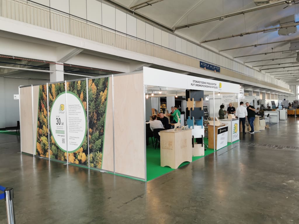 Na targach DREMA 2025 nie zabrakło Stowarzyszenia Producentów Płyt Drewnopochodnych w Polsce.