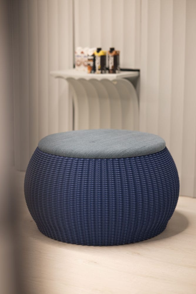 Innowacyjny materiał polyAl w wyposażeniu wnętrz – krzesła i dodatki