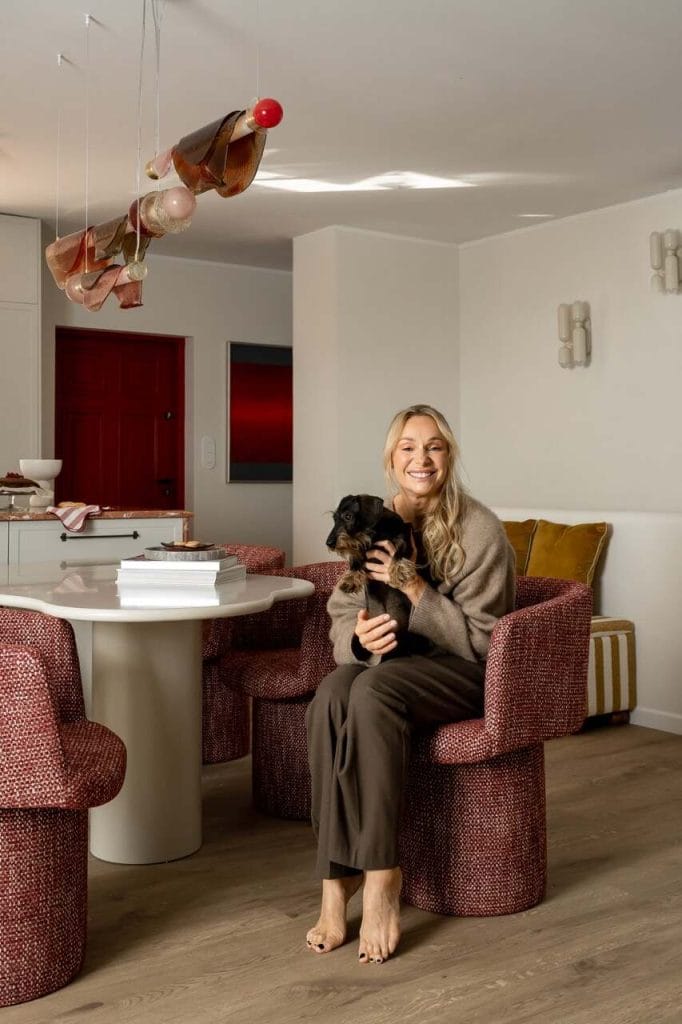 Sonia Bohosiewicz i projekt lampy Spływające zegary - Edyta Barańska, Barańska Studio. Fot. Pietruszka Fotografia.