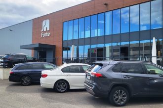 W tym roku podczas targów M.O.W. w Bad Sazluflen, oprócz nowych produktów, firma FORTE zaprezentowała odświeżony wizerunek, m.in. nowe logo. Fot. BIZNES.meble.pl.