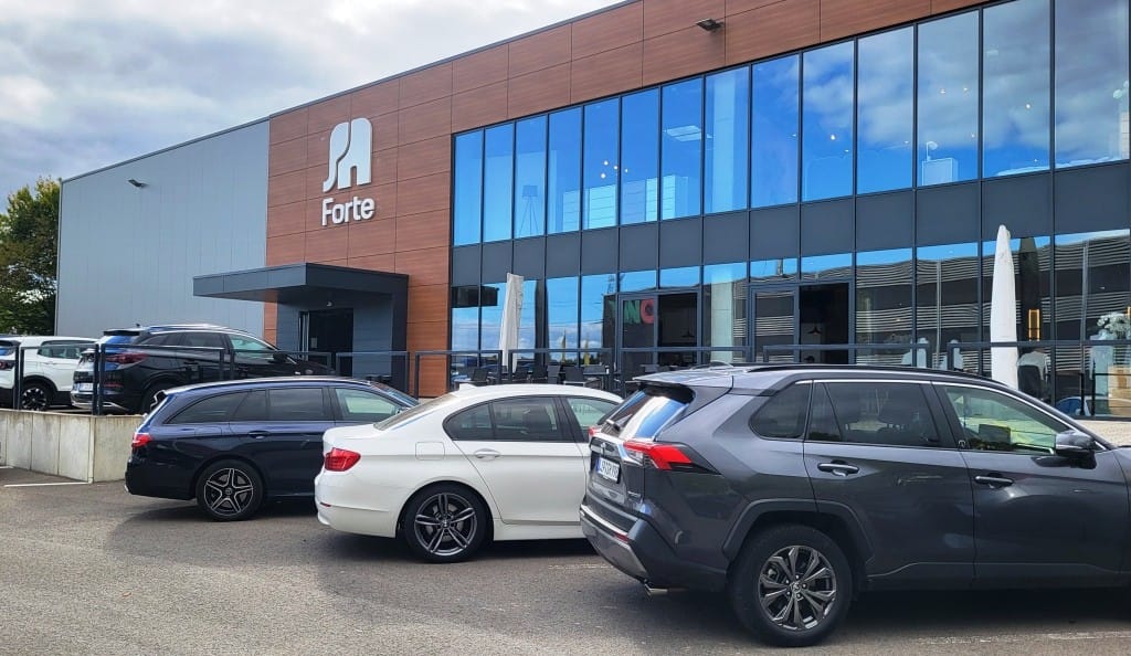 W tym roku podczas targów M.O.W. w Bad Sazluflen, oprócz nowych produktów, firma FORTE zaprezentowała odświeżony wizerunek, m.in. nowe logo. Fot. BIZNES.meble.pl.