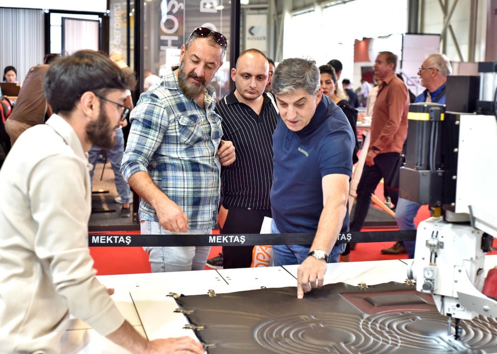 Stoisko Mektaş Makina na INTERMOB 2025 – prezentacja innowacyjnych technologii cięcia, w tym Funkcjonalnego Noża Piankowego, Automatycznej Maszyny CNC do Cięcia Tkanin oraz Dante Premiumcut.