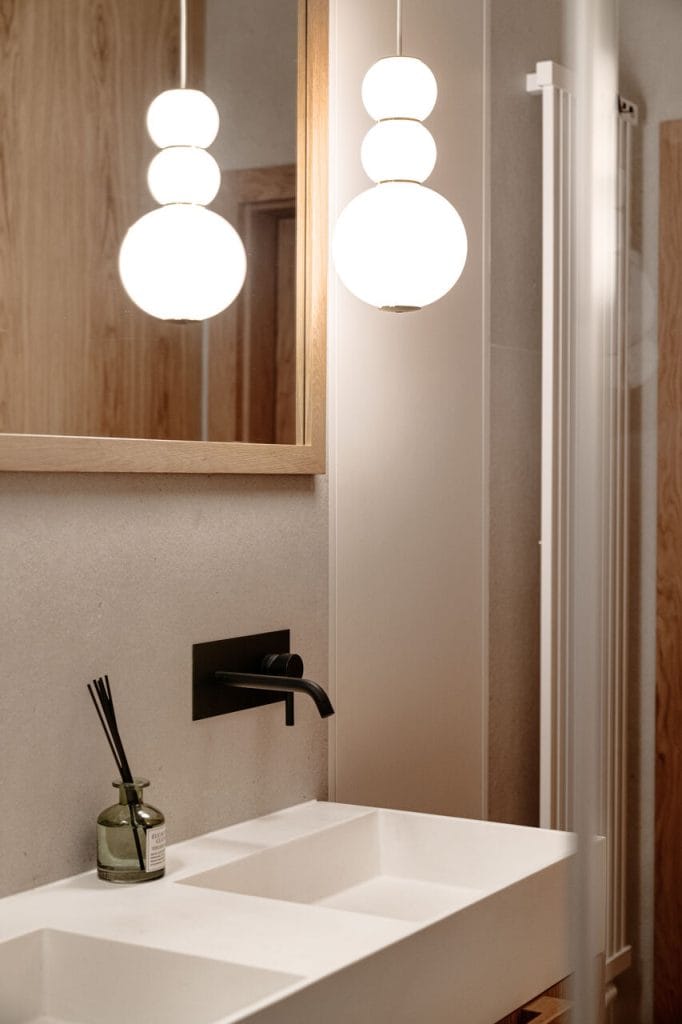 Apartament Japandi w Sopocie, projekt: Jan Sikora, Sikora Wnętrza. Fot. Tom Kurek.