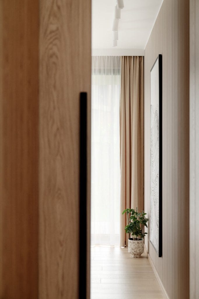 Apartament Japandi w Sopocie, projekt: Jan Sikora, Sikora Wnętrza. Fot. Tom Kurek.