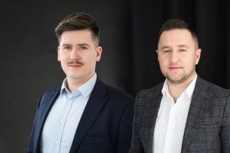 Od lewej: Jacek Kramarz, wiceprezes Green Lanes i Piotr Pietras, prezes Zarządu Green Lanes.