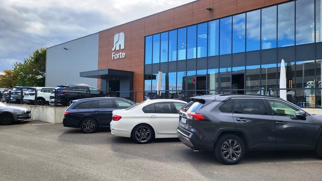 MÖBELVERTRIEB FORTE GMBH w Bad Salzuflen już z nową identyfikacją wizualną. Fot. BIZNES MEBLE.