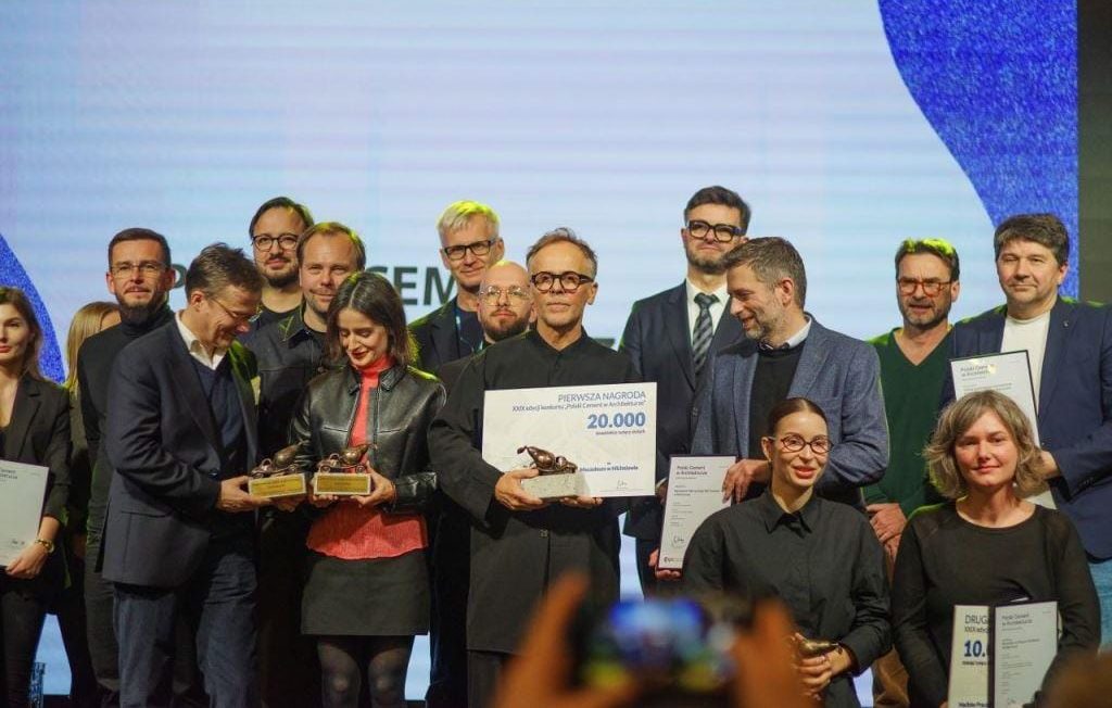 Autor koncepcji, Mirosław Nizio, z pierwszą nagrodą.