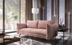 Sofa Akita w aranżacji quiet luxury z naturalną tkaniną i minimalistyczną formą