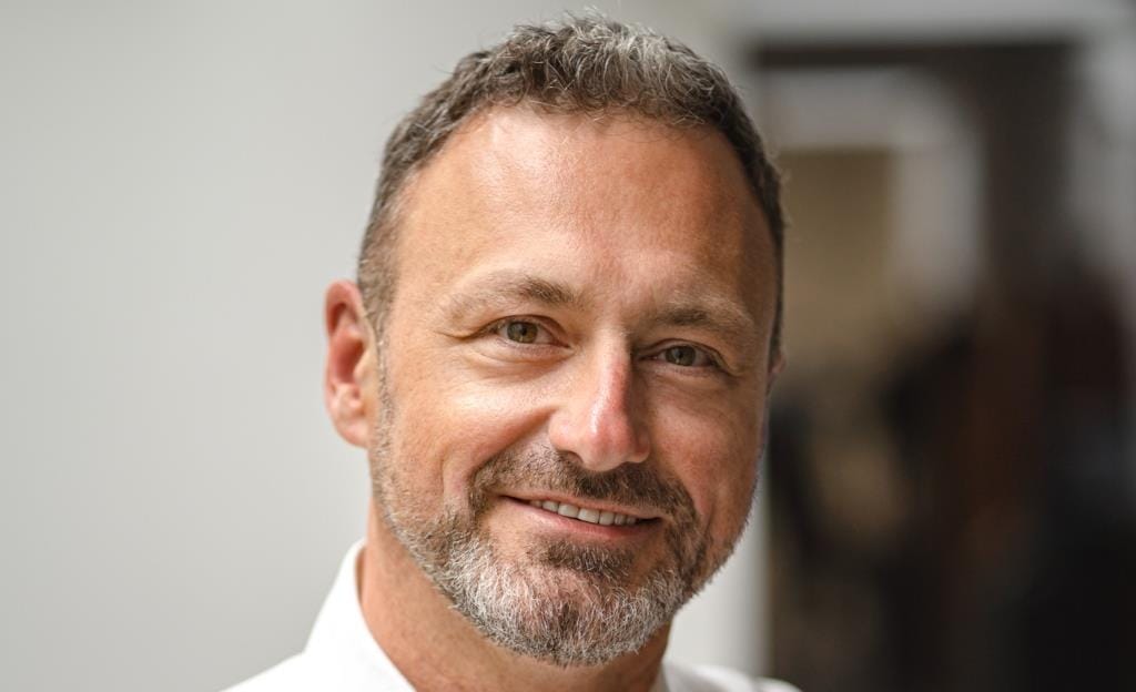 Prokuratura Okręgowa w Gdańsku opublikowała dzisiaj komunikat ws. zatrzymań i zarzutów za obchodzenie sankcji dotyczących importu sklejki z Rosji i Białorusi. Z apelem do branży zwrócił się Marek Janke, prezes Zarządu Paged Plywood.