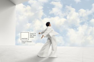 PANTONE 11-4201 Cloud Dancer - kolor roku 2026. Źródło: Color of the Year, Pantone Color Institute.