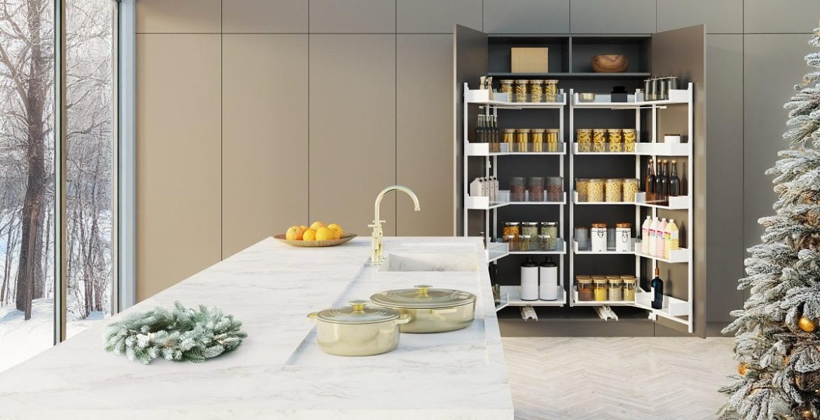 Duża szafa Cargo Maxi Space Duo Puro, stanowiąca spiżarnię z pełnym dostępem do przechowywanych produktów, dzięki dwóm rzędom wysuwanych koszy.