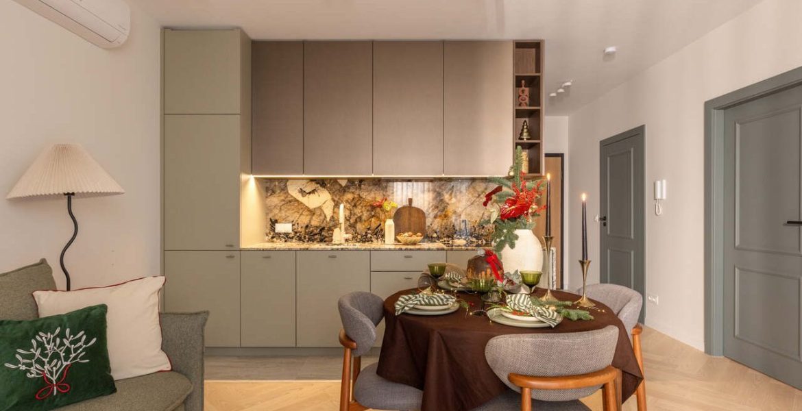 Wystrój świąteczny w nowoczesnym mieszkaniu - nowa realizacja Decoroom. Projekt wnętrz i zabudowy meblowej: arch. wnętrz Karolina Siczek, arch. wnętrz Magdalena Wołoszyn, arch. wnętrz Daria Grzechnik. Fot. Marta Behling, Pion Poziom.