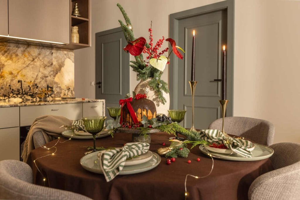 Wystrój świąteczny w nowoczesnym mieszkaniu - nowa realizacja Decoroom. Projekt wnętrz i zabudowy meblowej: arch. wnętrz Karolina Siczek, arch. wnętrz Magdalena Wołoszyn, arch. wnętrz Daria Grzechnik. Fot. Marta Behling, Pion Poziom.