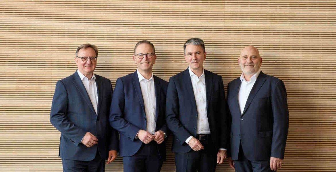 Nowy Zarząd Jowat (od lewej): Ralf Nitschke, dr Christian Terfloth, dr Olaf Meincke i Klaus Kullmann. Źródło: Jowat.