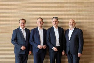 Nowy Zarząd Jowat (od lewej): Ralf Nitschke, dr Christian Terfloth, dr Olaf Meincke i Klaus Kullmann. Źródło: Jowat.