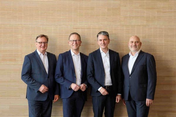 Nowy Zarząd Jowat (od lewej): Ralf Nitschke, dr Christian Terfloth, dr Olaf Meincke i Klaus Kullmann. Źródło: Jowat.
