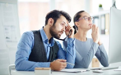 Opóźnione płatności blokują inwestycje. Fot. Pressfoto / Freepik.