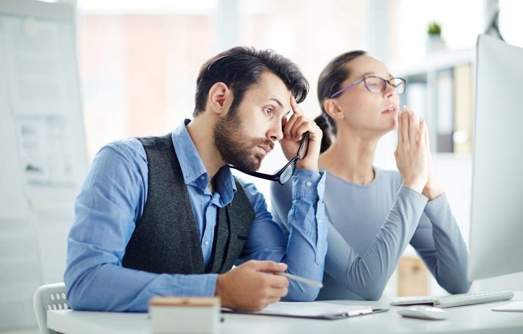 Opóźnione płatności blokują inwestycje. Fot. Pressfoto / Freepik.