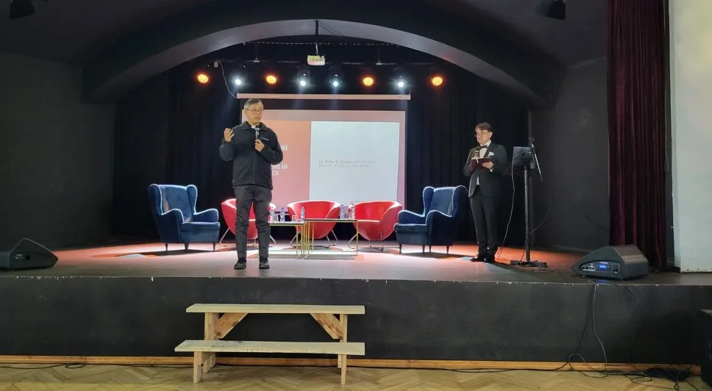 Od lewej: Dindo S. Vitung, salezjanin z Filipin, executive director Don Bosco TECH ASEAN i Tomasz Wiktorski.