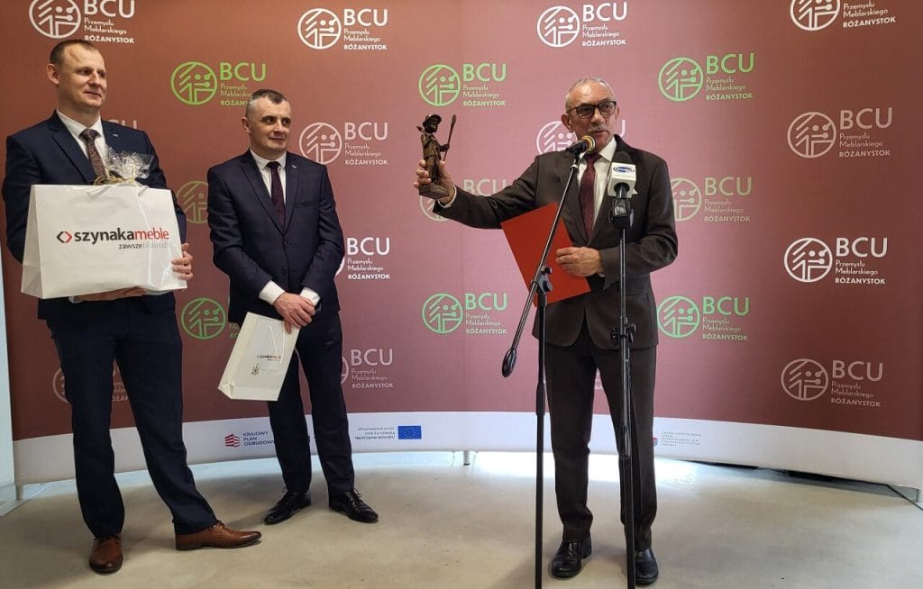 Przemawia Jan Szynaka, prezes Ogólnopolskiej Izby Gospodarczej Producentów Mebli i Grupy Szynaka Meble.
