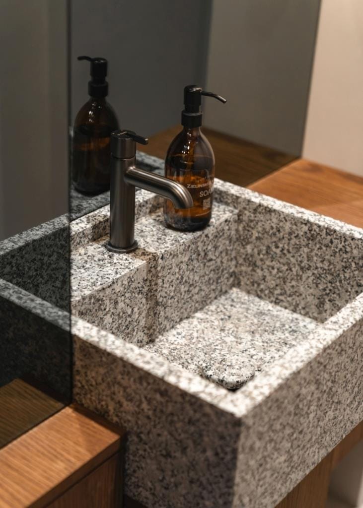 Projekt wnętrz restauracji Bez Gwiazdek oraz kompleksowy nadzór nad realizacją prowadziły Mariola Kowalska i Gabriela Radwanowska z pracowni Studio Rysik. Fot. Anna Gudaniec.