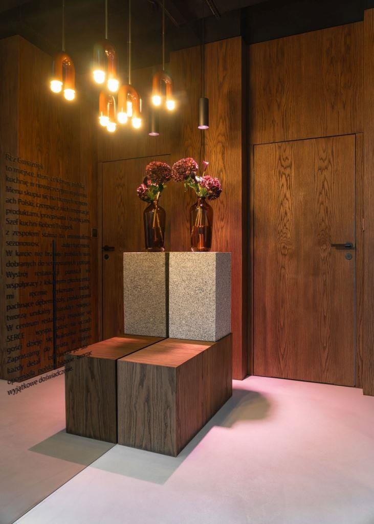 Projekt wnętrz restauracji Bez Gwiazdek oraz kompleksowy nadzór nad realizacją prowadziły Mariola Kowalska i Gabriela Radwanowska z pracowni Studio Rysik. Fot. Anna Gudaniec.