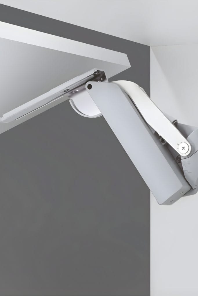 Nowoczesny podnośnik do frontów górnych Häfele Free Space w kolorze białym, zamontowany wewnątrz korpusu szafki – zbliżenie na kompaktowy mechanizm.