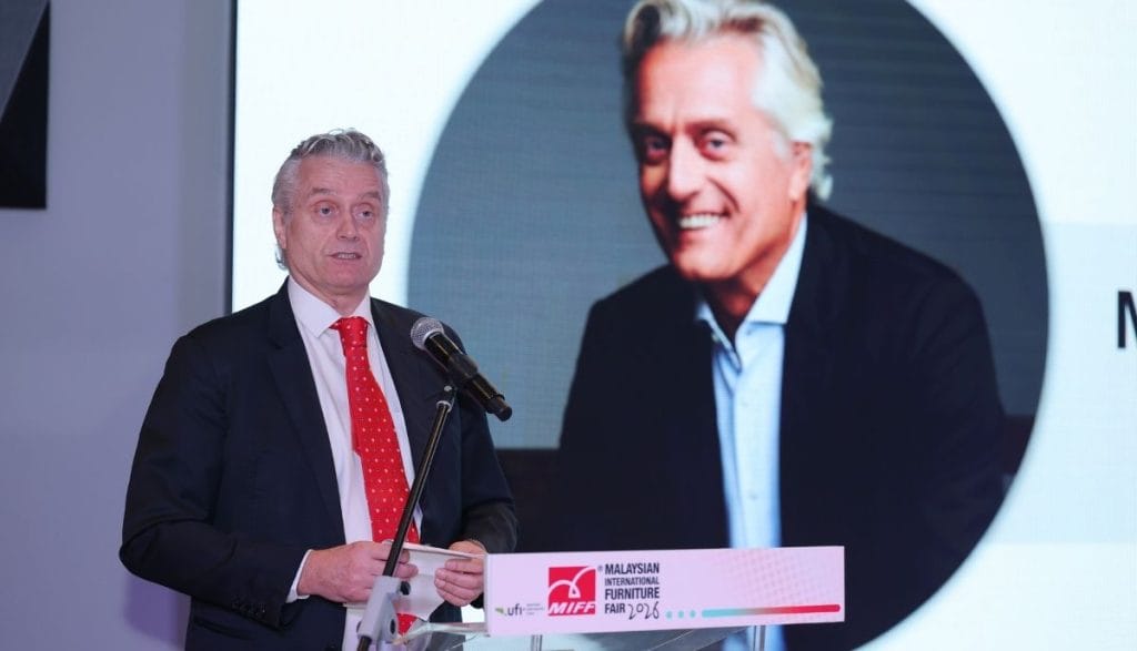 Informa Markets Malaysia General Manager Mr. Gerard Leeuwenburgh podczas MIFF 2026 w Kuala Lumpur, omawia strategiczne partnerstwo i rozwój malezyjskiego sektora meblarskiego.