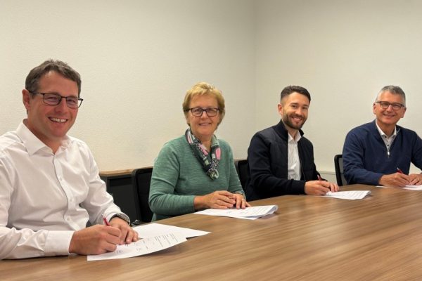 Przekazanie władzy w firmie ALFA Klebstoffe (od lewej): Christian Bänninger, Maya Bänninger, Andri Simmler i Thomas Simmler.